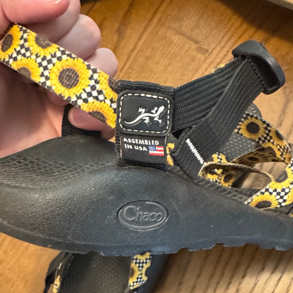 Chacos Sunflower Pattern Single Strap - image 5